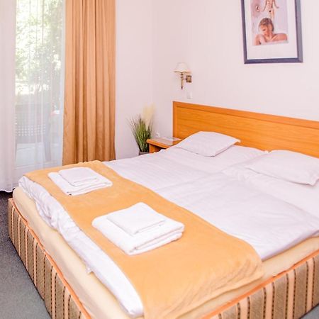 Nymphea Villa Hévíz Buitenkant foto